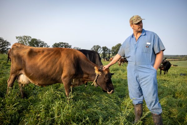 Dairy farmers share opinions on natural resources, labor issues